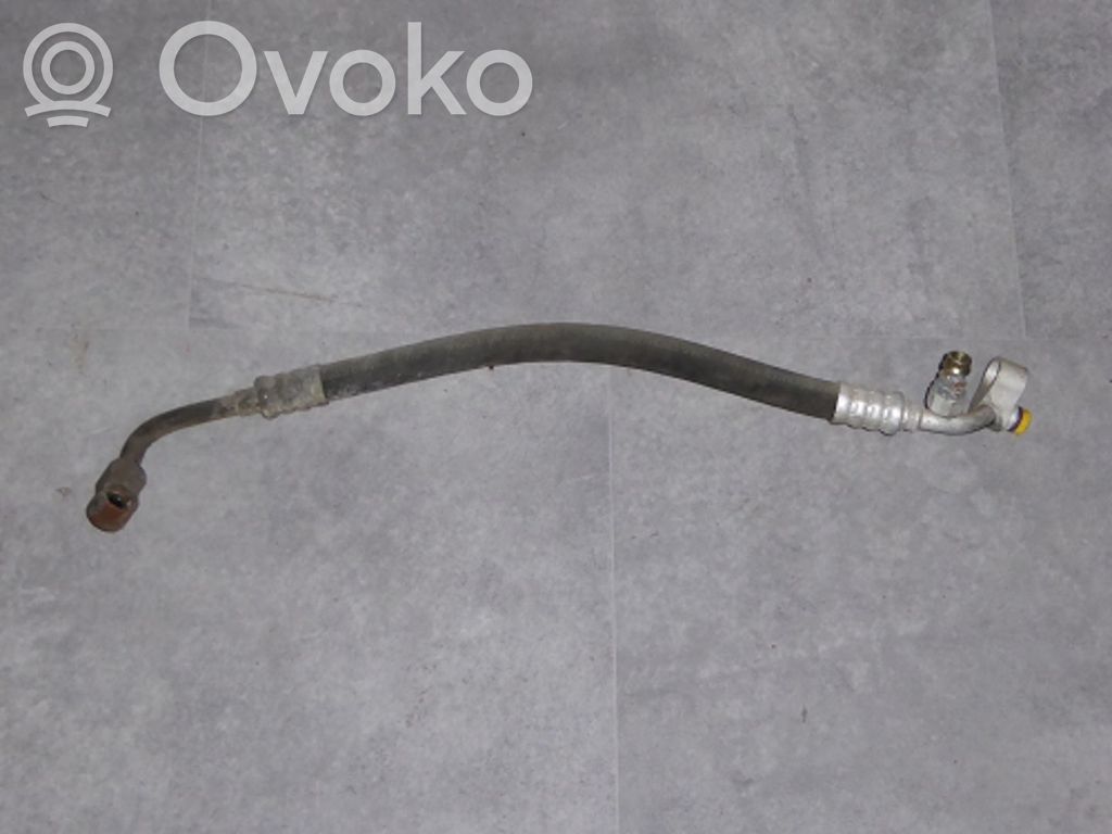 BMW 3 E46 Ilmastointilaitteen putki (A/C) 
