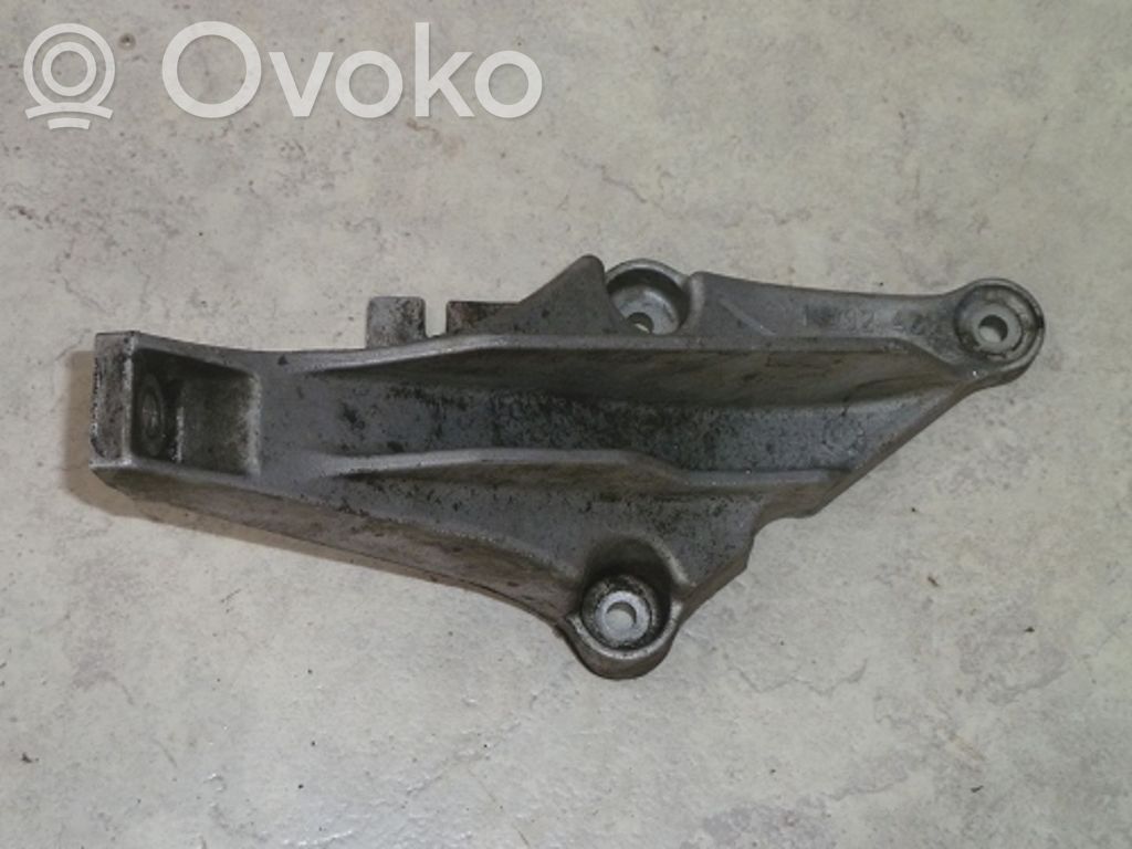 BMW 5 E39 Engine mounting bracket 