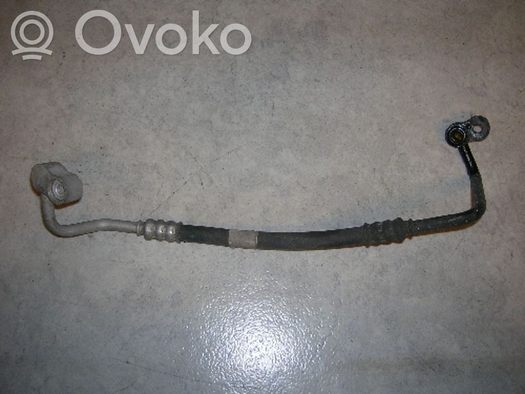 BMW 3 E36 Ilmastointilaitteen putki (A/C) 