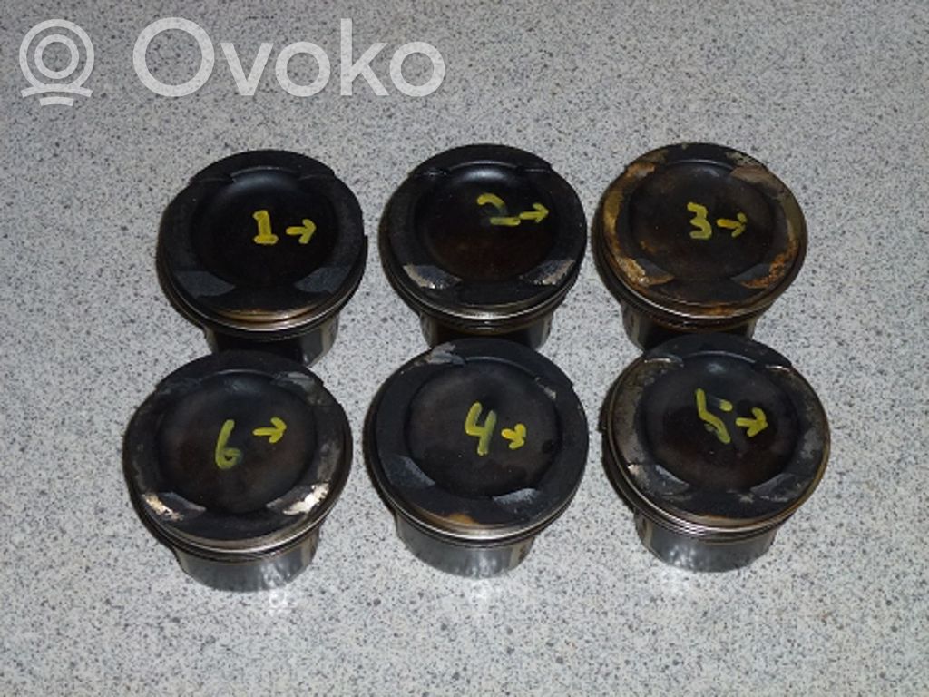 BMW 1 E82 E88 Piston 