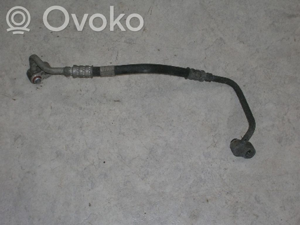 BMW 3 E36 Ilmastointilaitteen putki (A/C) 