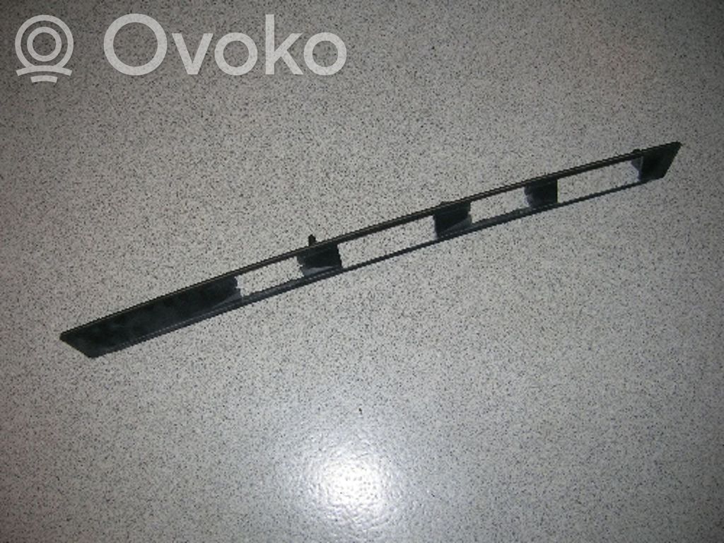 BMW 5 E34 Cita veida bagāžnieka dekoratīvās apdares detaļa 