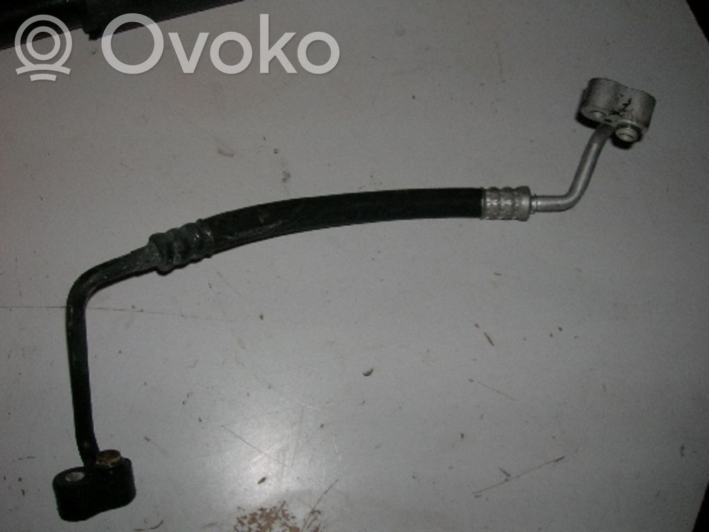 BMW 3 E36 Ilmastointilaitteen putki (A/C) 