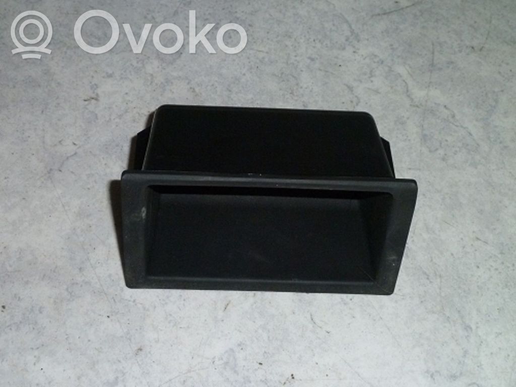 BMW 3 E46 Kita salono detalė 