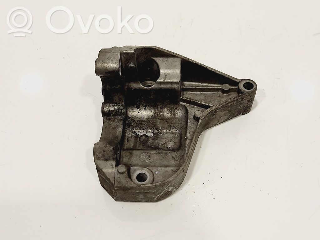 BMW 1 E81 E87 Power steering pump mounting bracket 