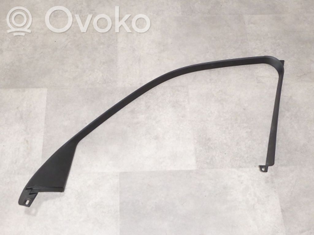 BMW X3 E83 Ramka szyby drzwi przednich 