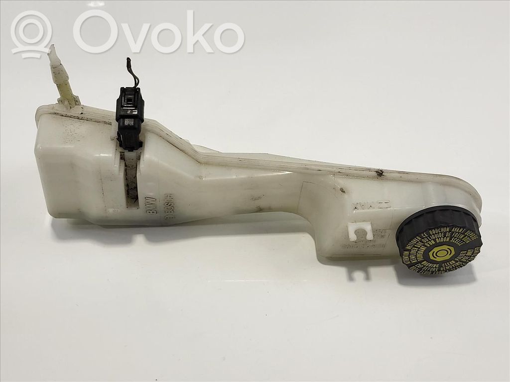 BMW 2 F46 Zbiornik płynu hamulcowego 