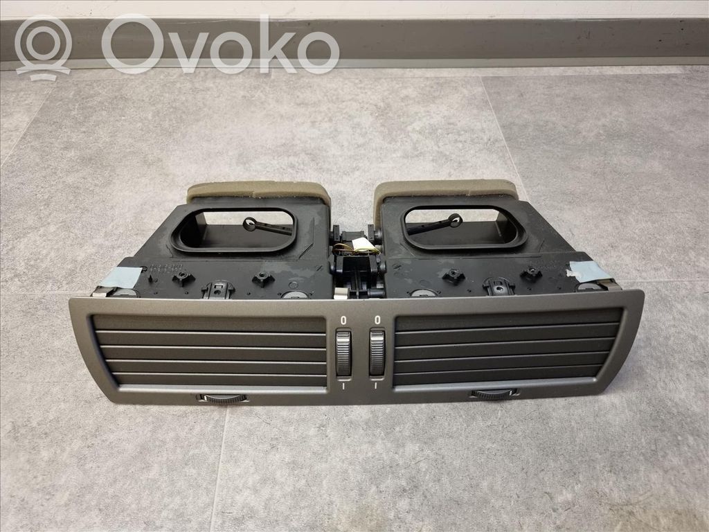 BMW 7 E65 E66 Centrinės oro grotelės 