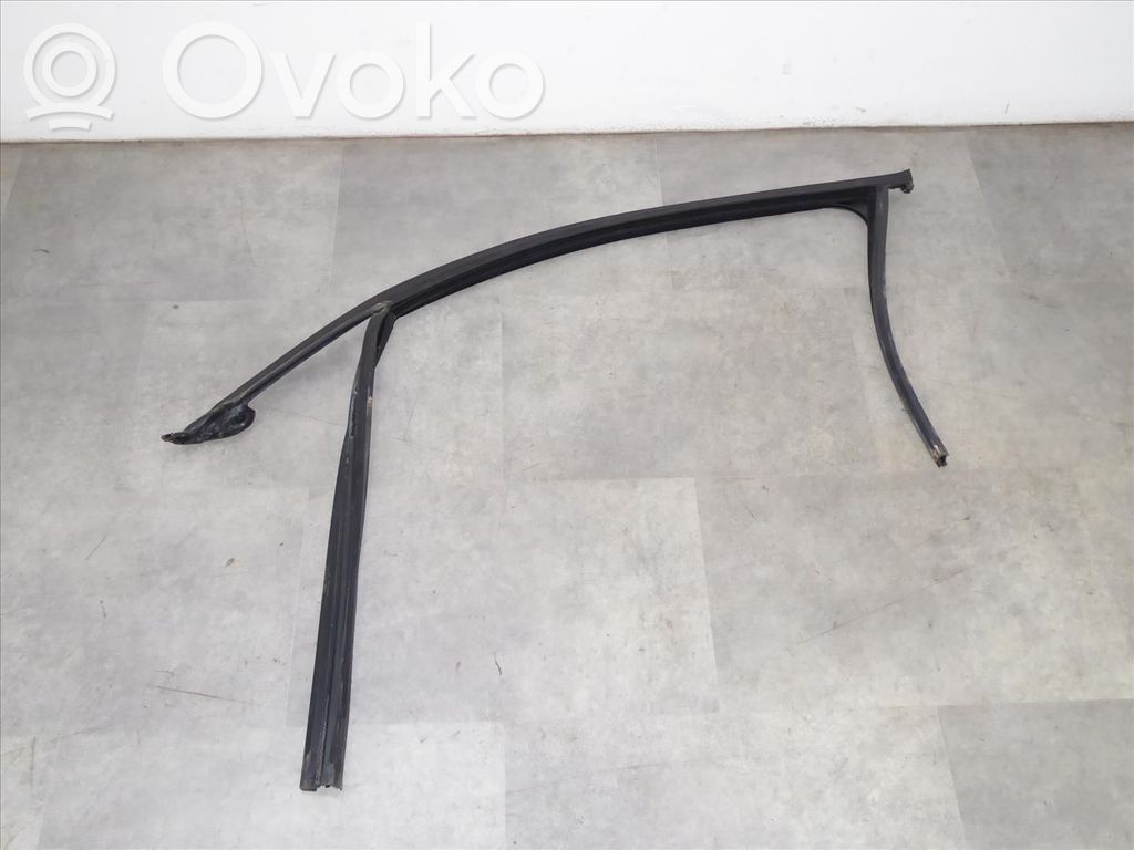 BMW 1 F20 F21 Etuoven tuulilasin kisko 