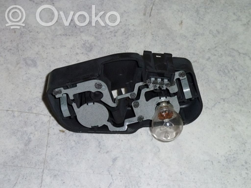 BMW 3 E46 Takavalon polttimon suojan pidike 