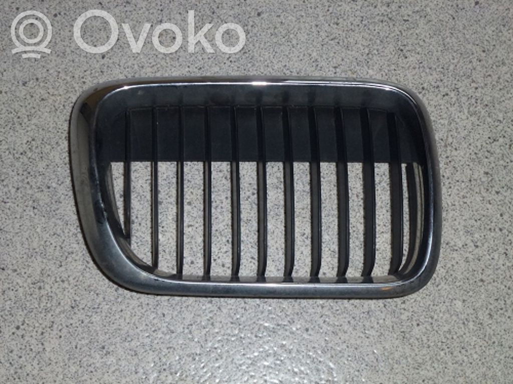 BMW 3 E36 Grille calandre de capot 