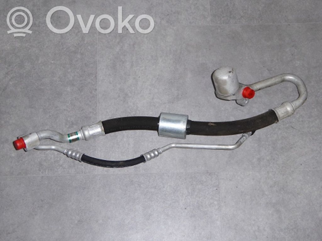 BMW 1 E81 E87 Ilmastointilaitteen putki (A/C) 