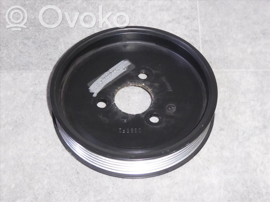 BMW 5 E60 E61 Ohjaustehostimen pumpun hihnapyörä 