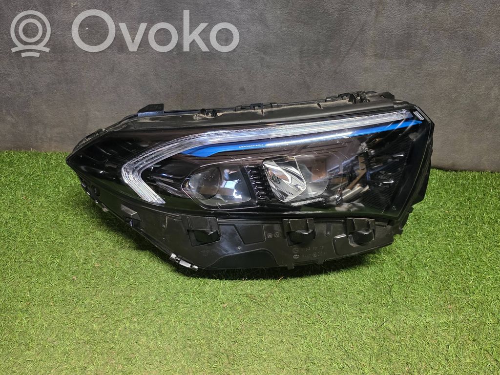 Mercedes-Benz EQA Lampa przednia 