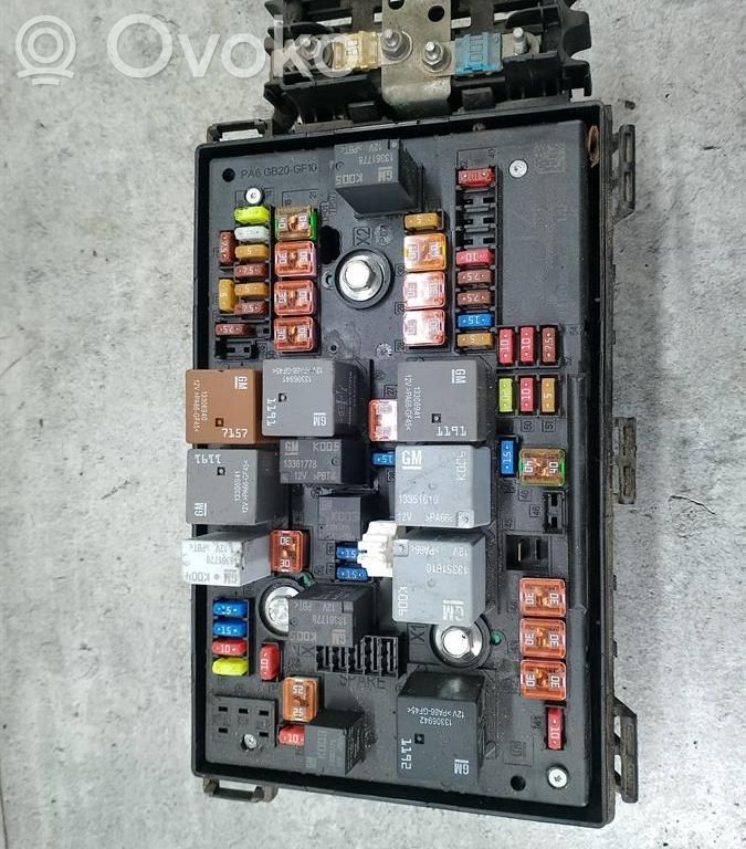 Opel Astra J Juego de caja de fusibles 
