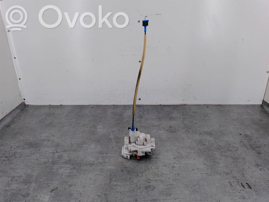 Priekšpusē slēdzene   1365223080