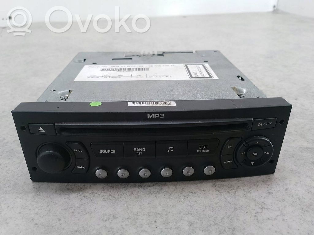 Radio / CD-Player / DVD-Player / Navigation