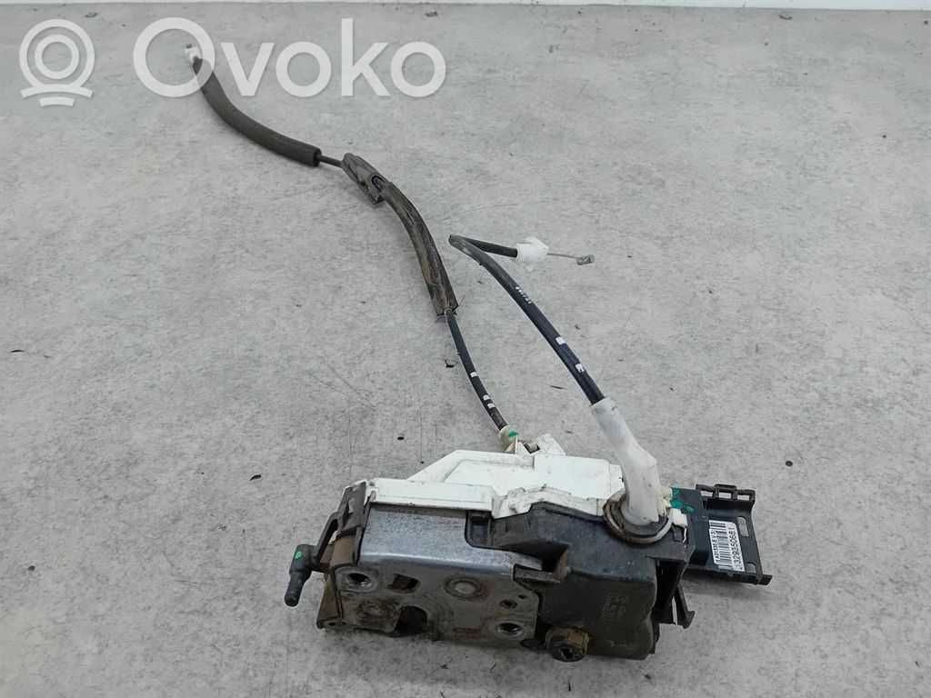 Citroen Berlingo Priekšpusē slēdzene 