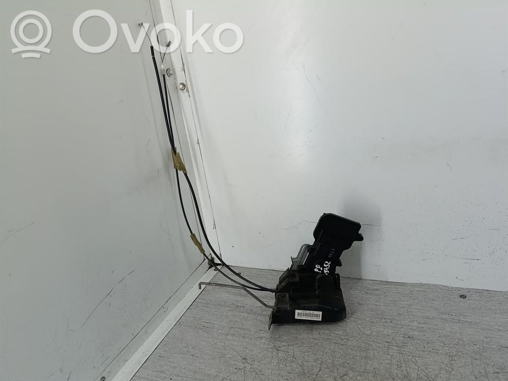 Mazda 2 Priekšpusē slēdzene 