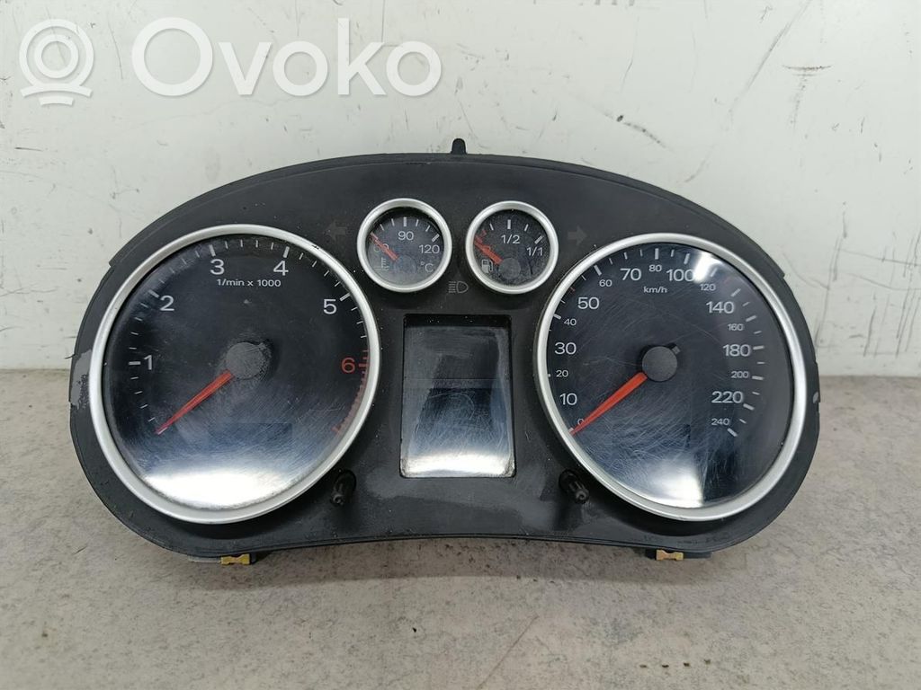 Audi A2 Speedometer (instrument cluster) 