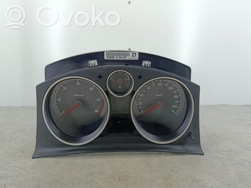 Opel Zafira B Velocímetro (tablero de instrumentos) 