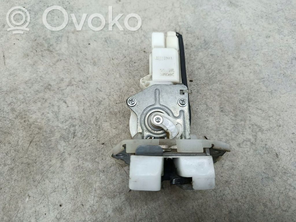 Tailgate lock latch   B6765
