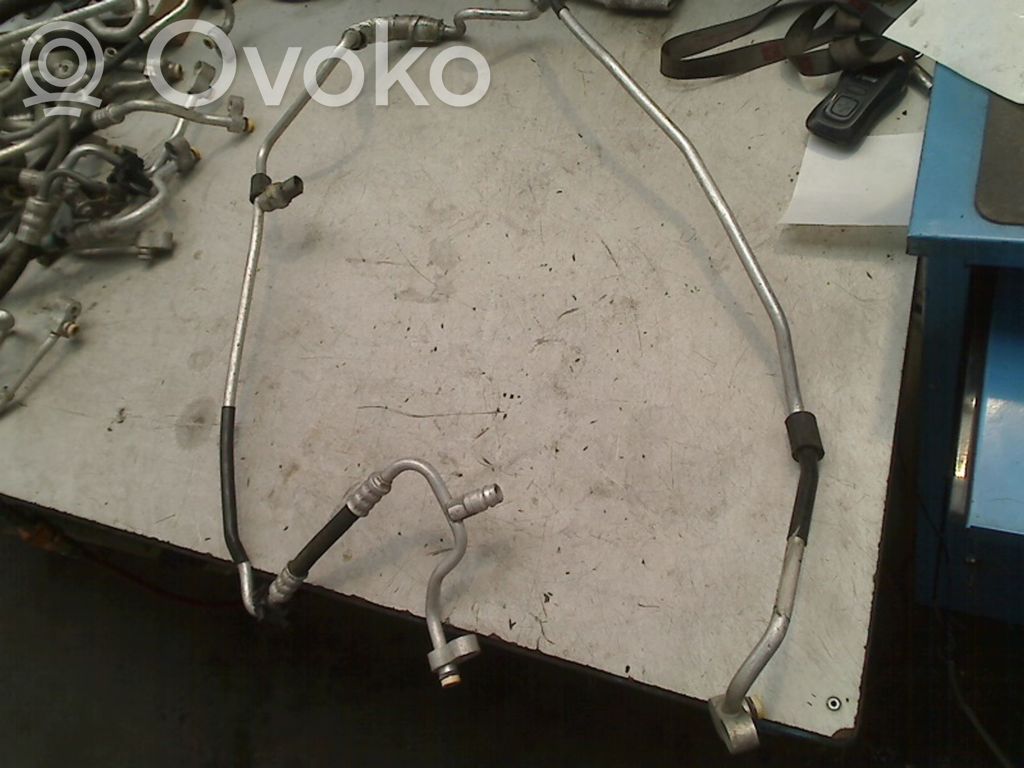 BMW 3 E90 E91 Ilmastointilaitteen putki (A/C) 
