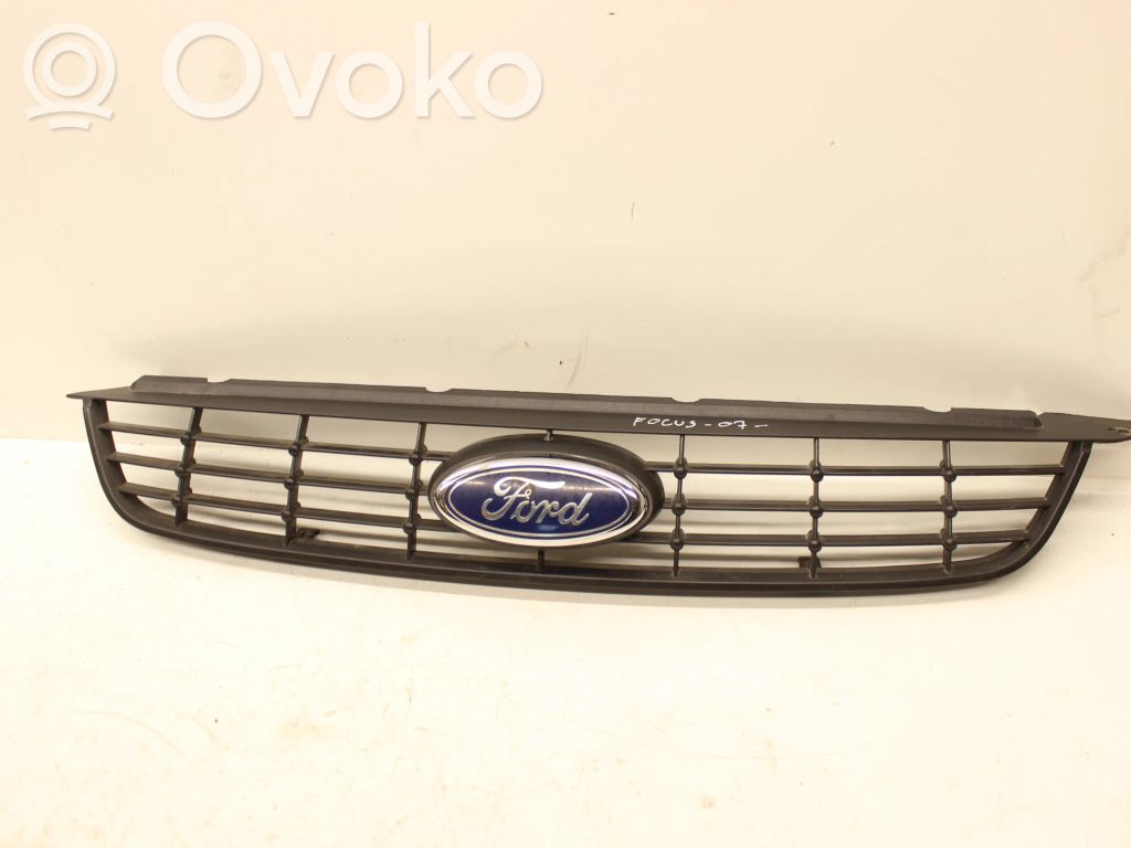 Ford Focus Etupuskurin ylempi jäähdytinsäleikkö 