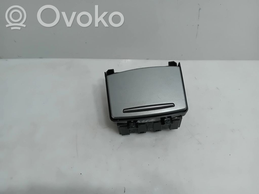 Audi A6 S6 C6 4F Przedni uchwyt na kubek tunelu środkowego 