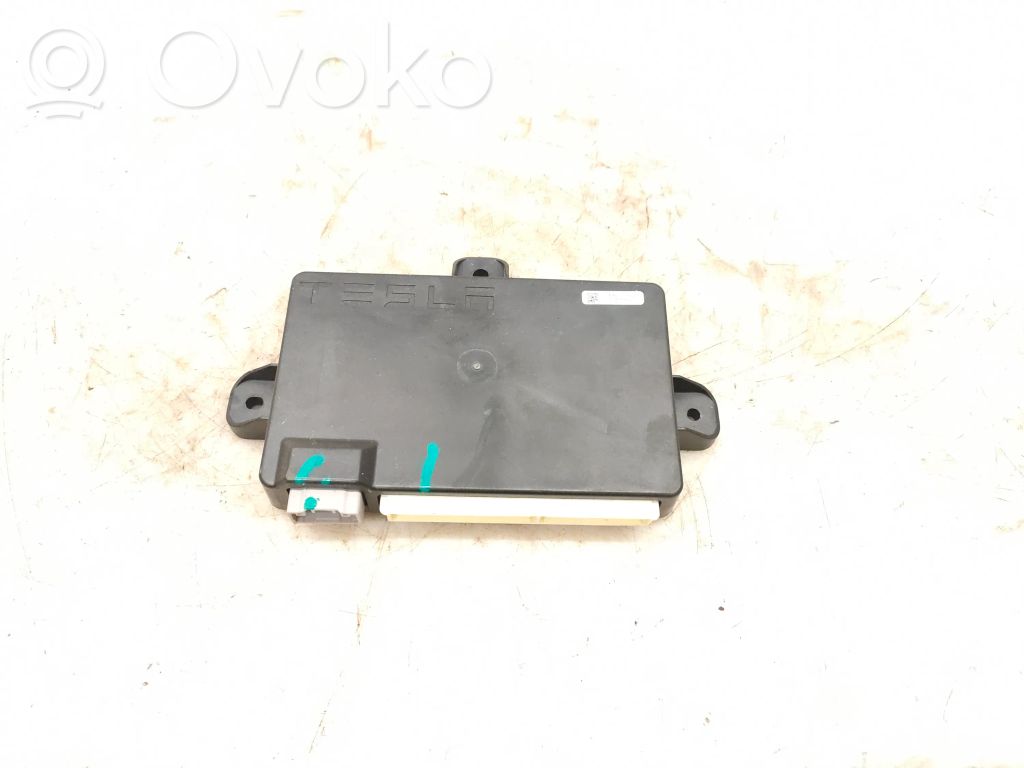 Tesla Model X Door control unit/module 