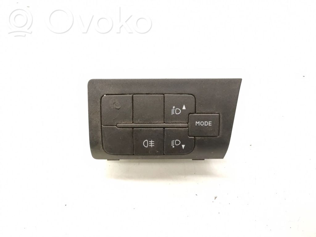 Mitsubishi Outlander Headlight level height control switch 