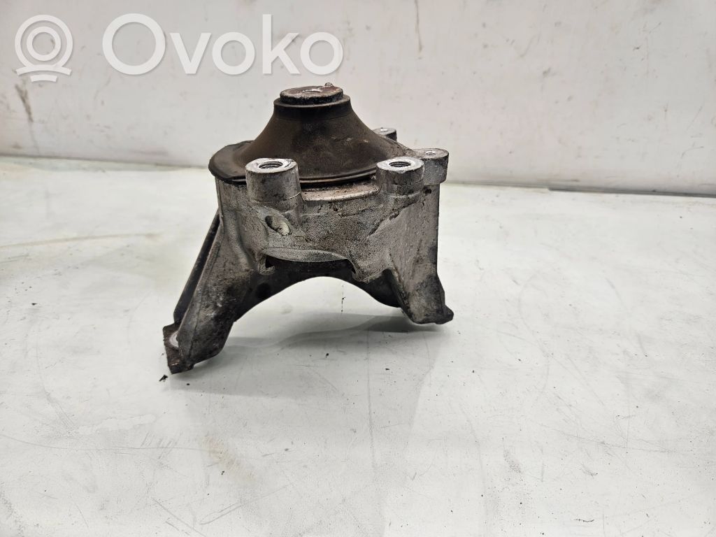Honda CR-V Engine mount bracket 
