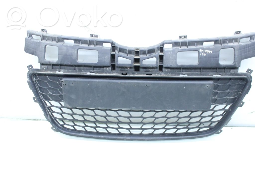Hyundai i30 Kratka dolna zderzaka przedniego 
