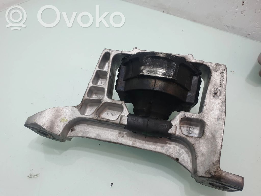 Volvo C30 Engine mount bracket 