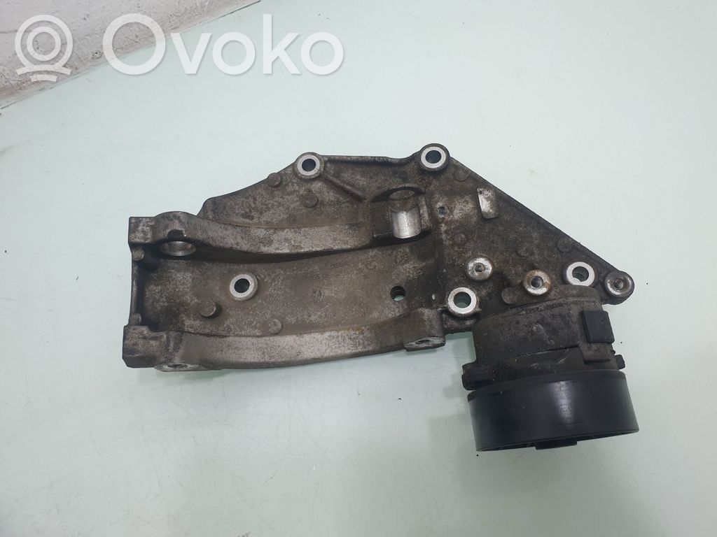 Volvo V50 Generatoriaus kronšteinas 