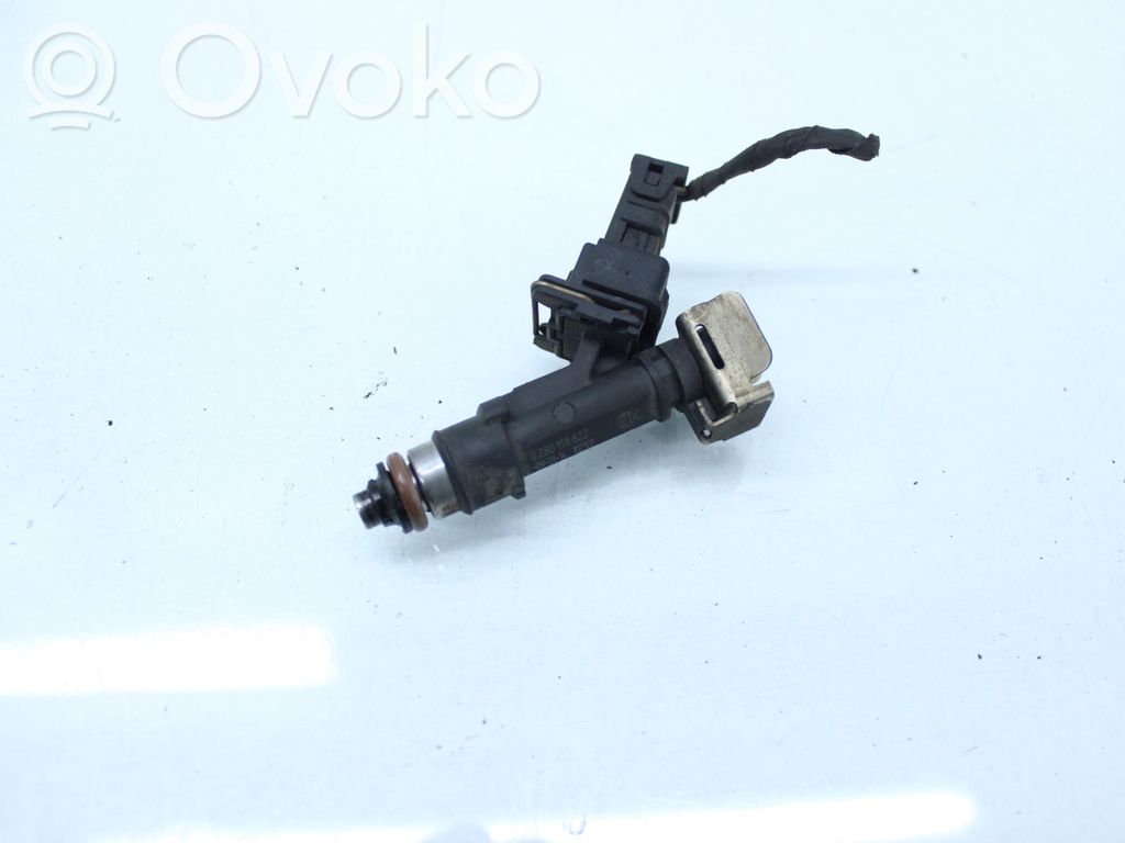 Opel Zafira C Inyector de combustible 