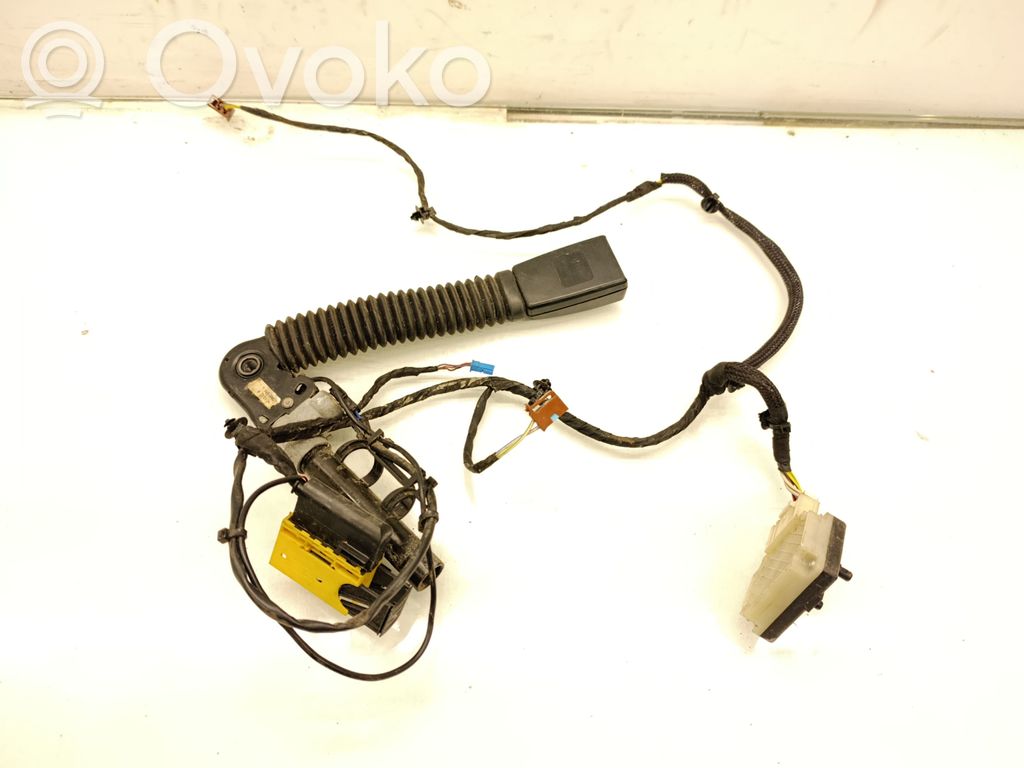 BMW 5 E60 E61 Gurtschloss vorne 