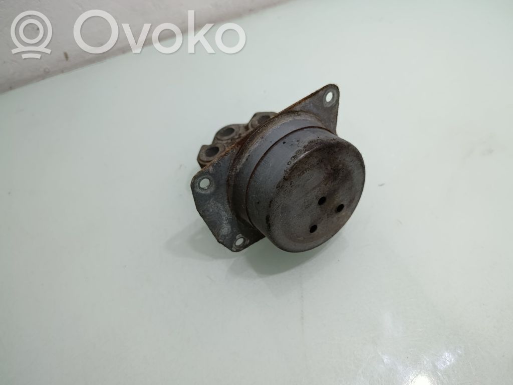 Engine mount bracket   13227735