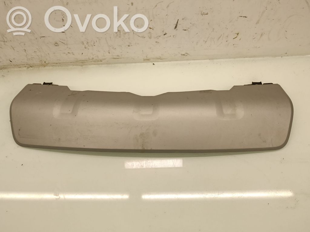 Land Rover Discovery Sport Listwa dolna zderzaka tylnego 