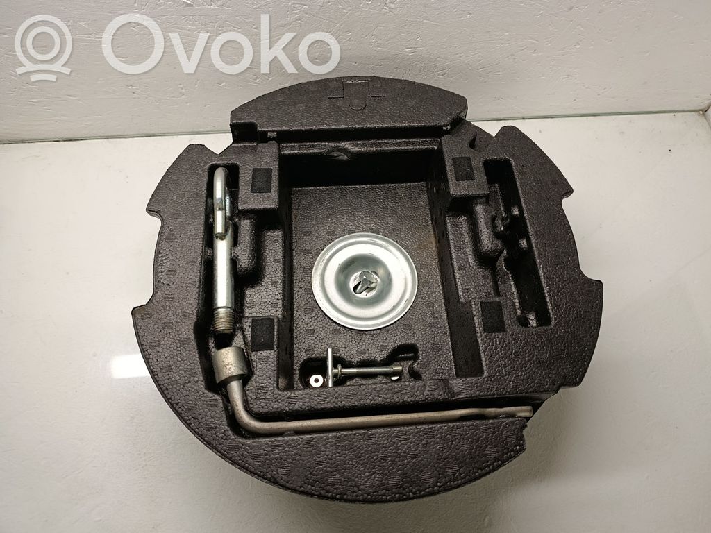Mazda CX-7 Tool set 