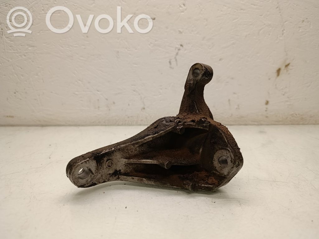 Volvo V50 Engine mounting bracket 