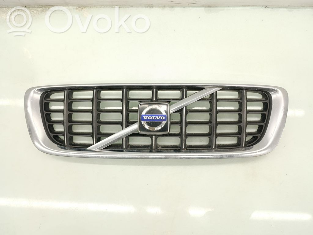 Volvo V70 Etupuskurin ylempi jäähdytinsäleikkö 