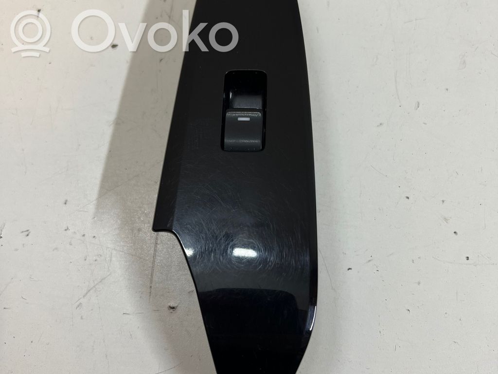 Mazda 3 III Electric window control switch 