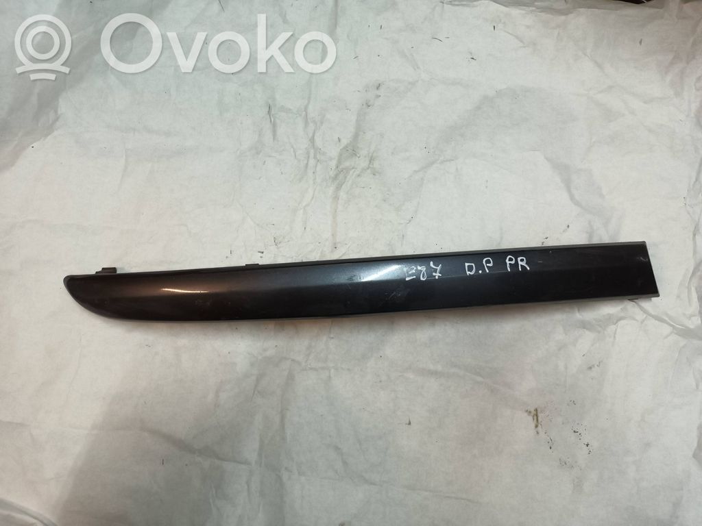 Front bumper splitter molding   7124500