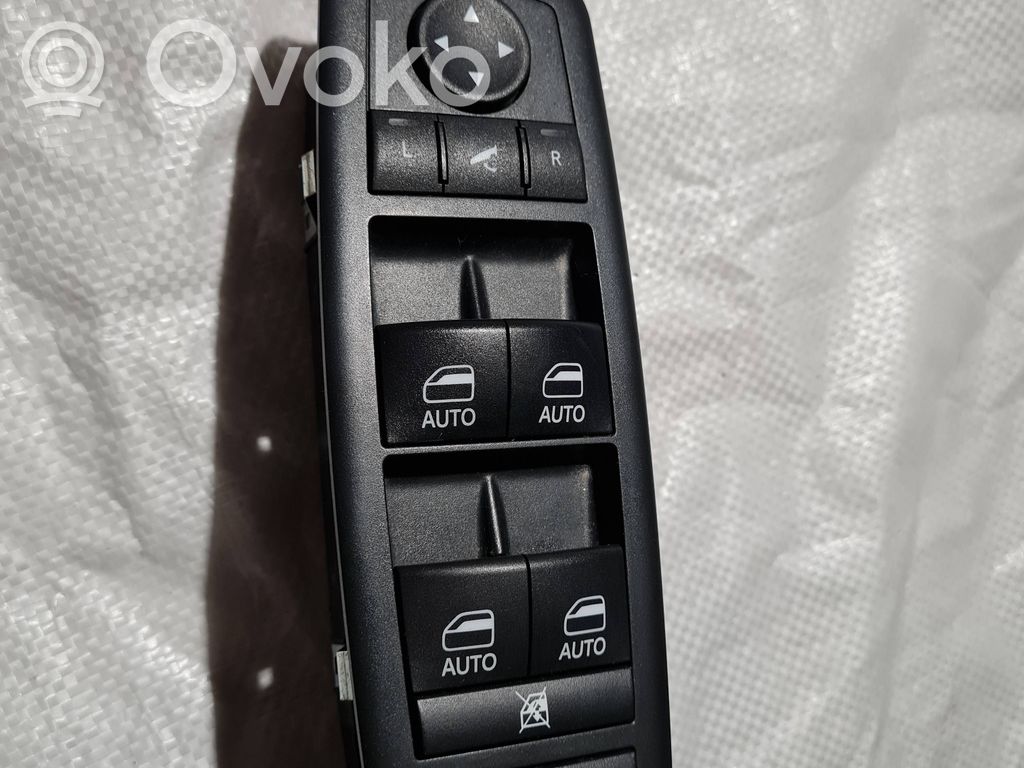 Chrysler Pacifica Electric window control switch 