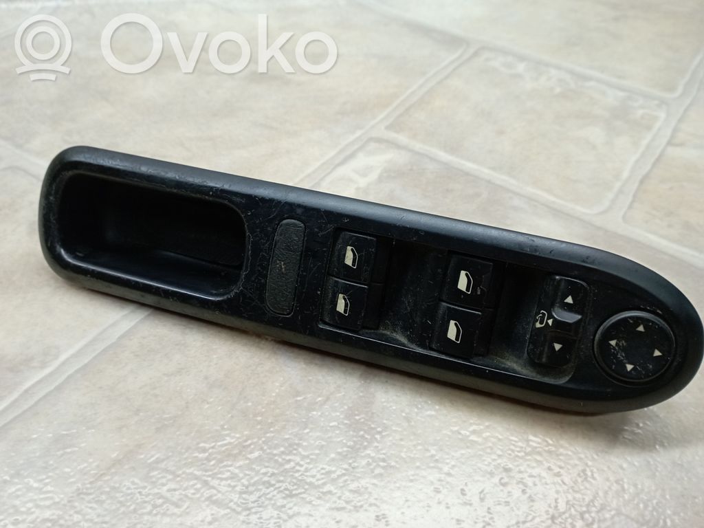 Peugeot 407 Electric window control switch 