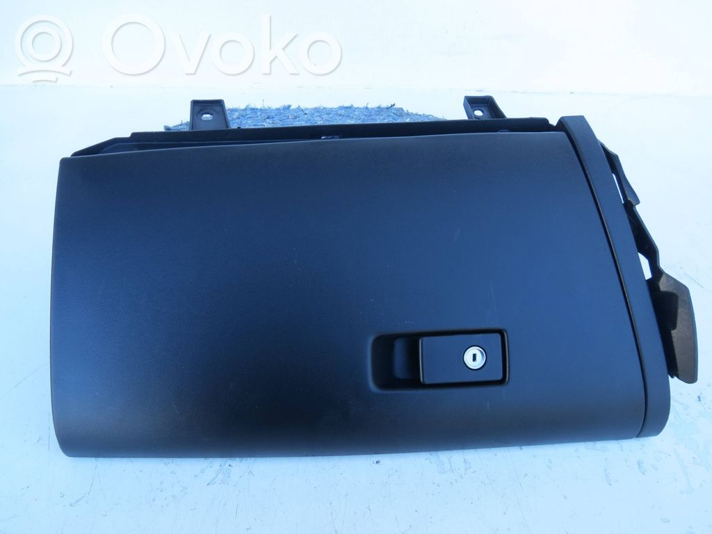 Volvo S60 Hansikaslokero 