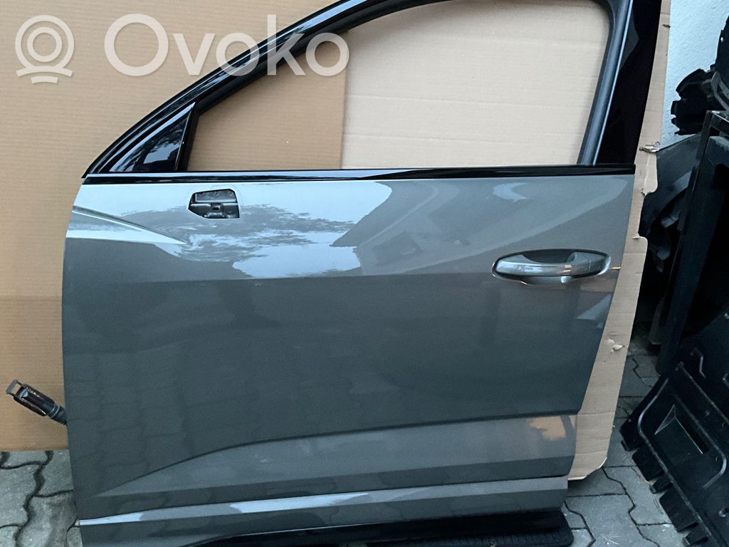 Tür vorne   83F