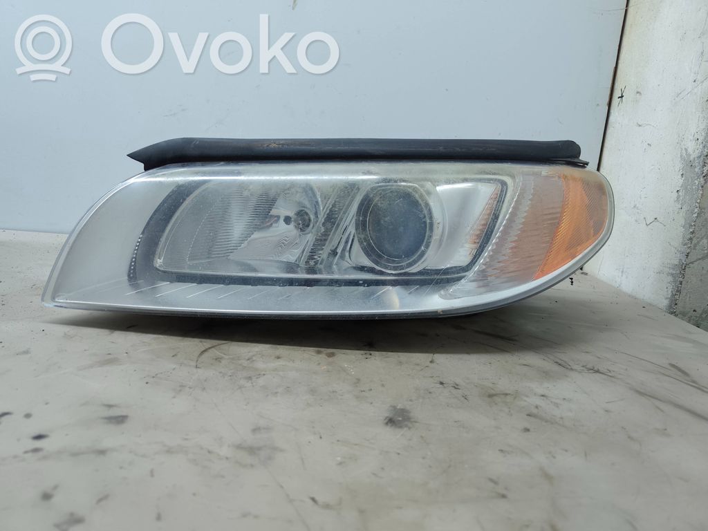 Volvo XC70 Lampa przednia 
