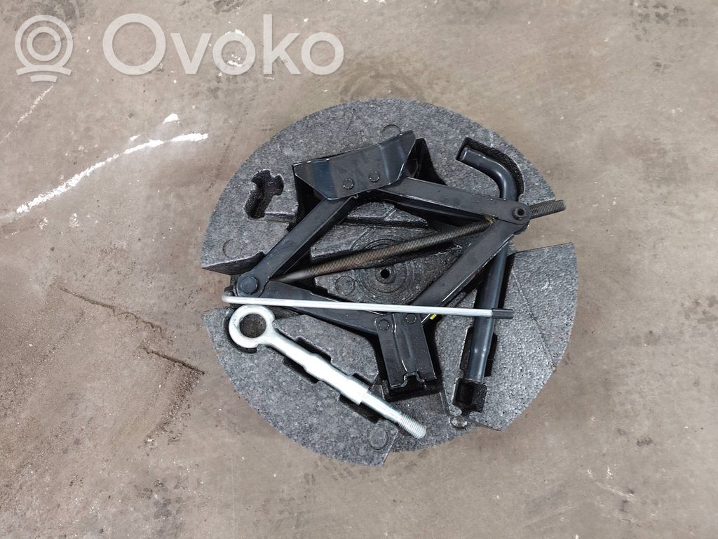 Volvo XC70 Tool set 